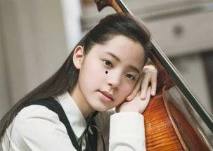 娱乐吃瓜酱刚满十八岁,十八岁青春绽放，揭秘娱乐圈新晋小花